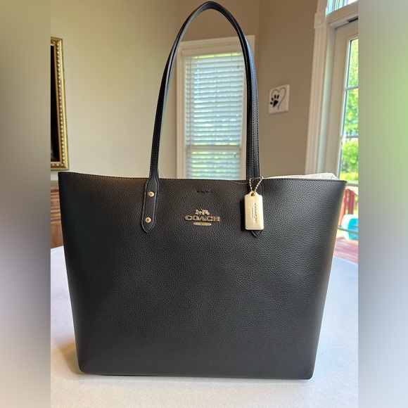 ๐ SOLD ๐ ๐๏ธ๐๏ธ NEW AUTH COACH LTH TOWN TOTE!! PERFECT FOR EVERY OCCASION. - Picture 3 of 8